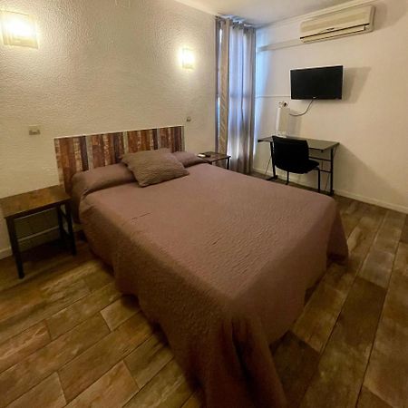 Hotel Alexander Перпинян Екстериор снимка