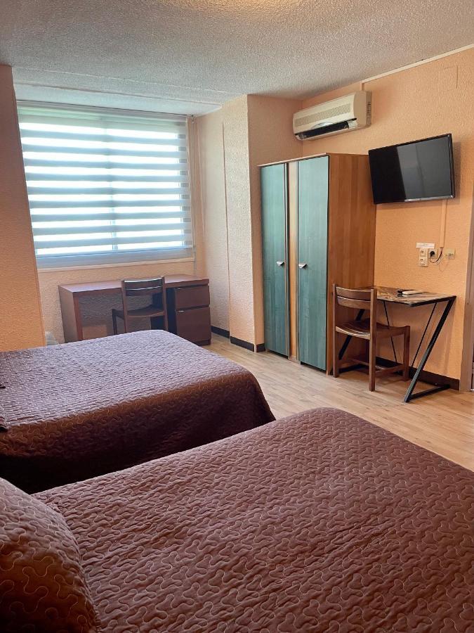 Hotel Alexander Перпинян Екстериор снимка
