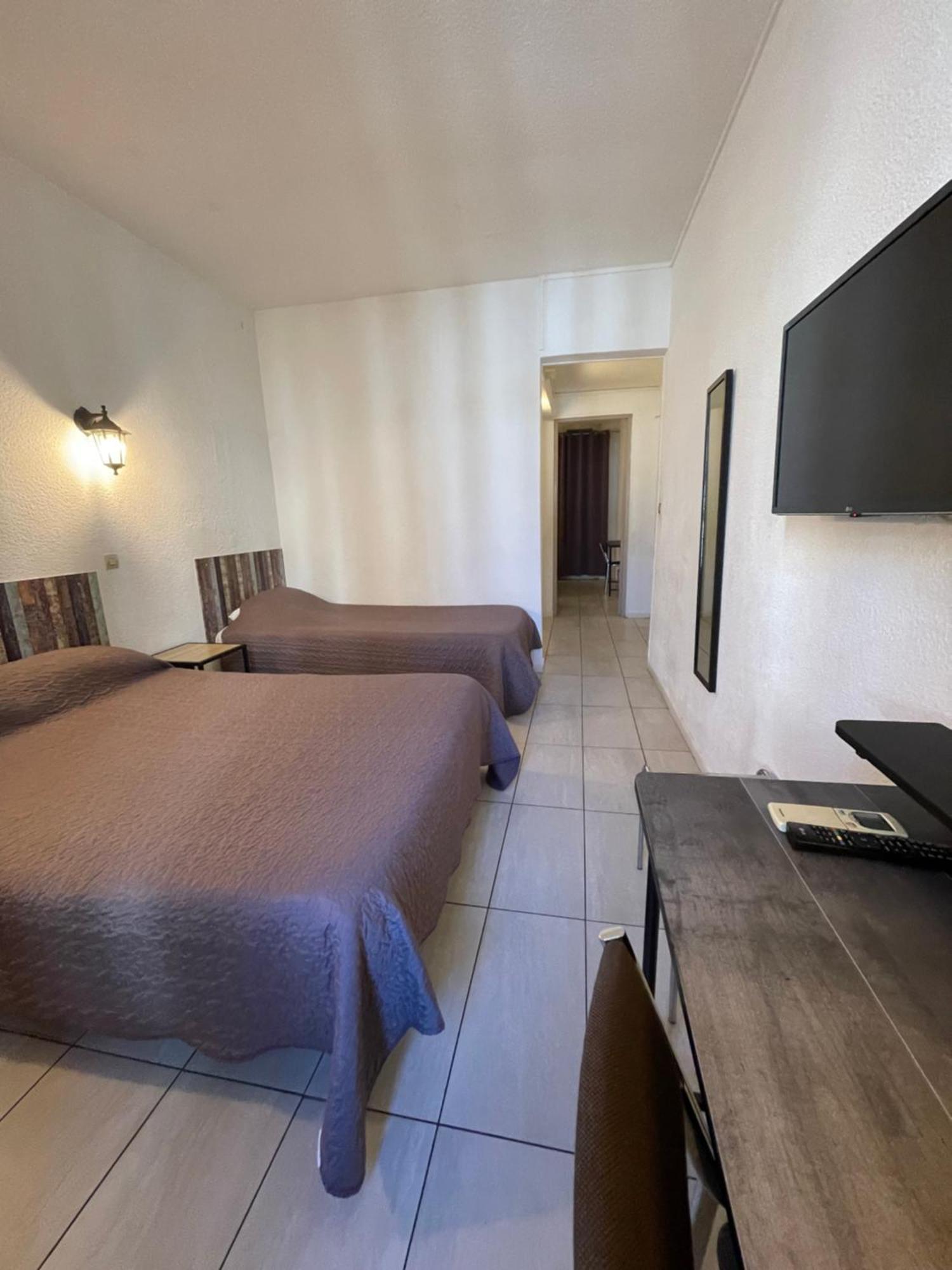 Hotel Alexander Перпинян Екстериор снимка