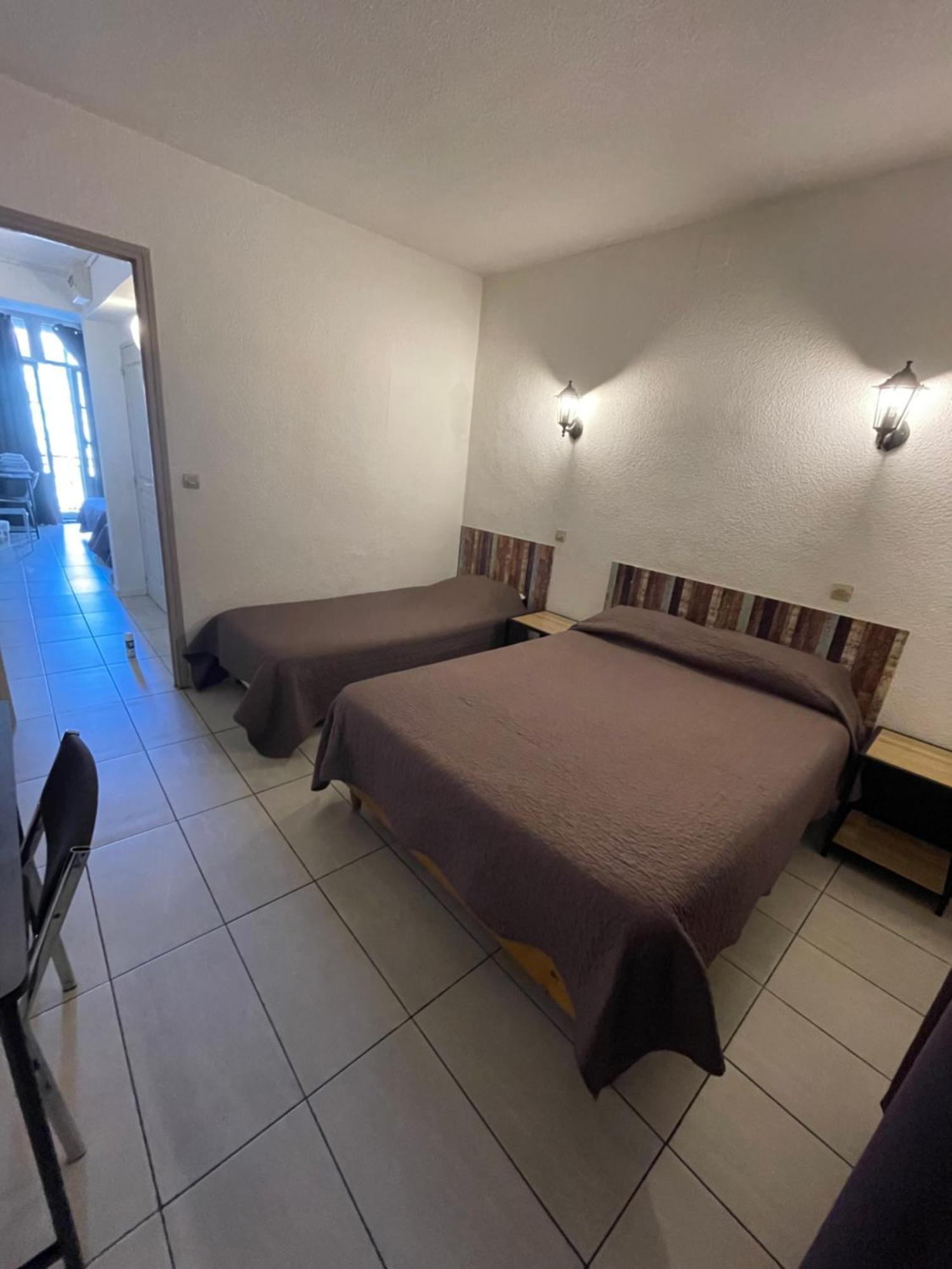Hotel Alexander Перпинян Екстериор снимка