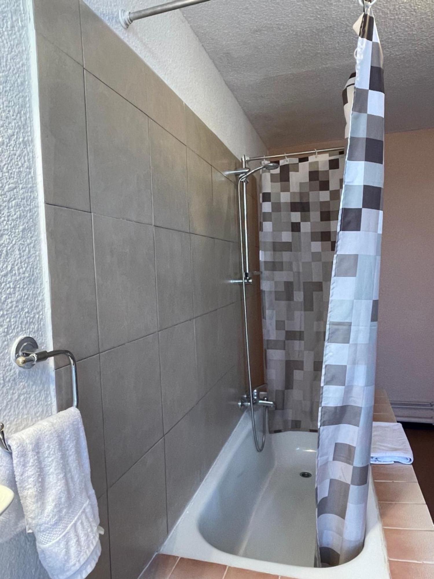 Hotel Alexander Перпинян Екстериор снимка