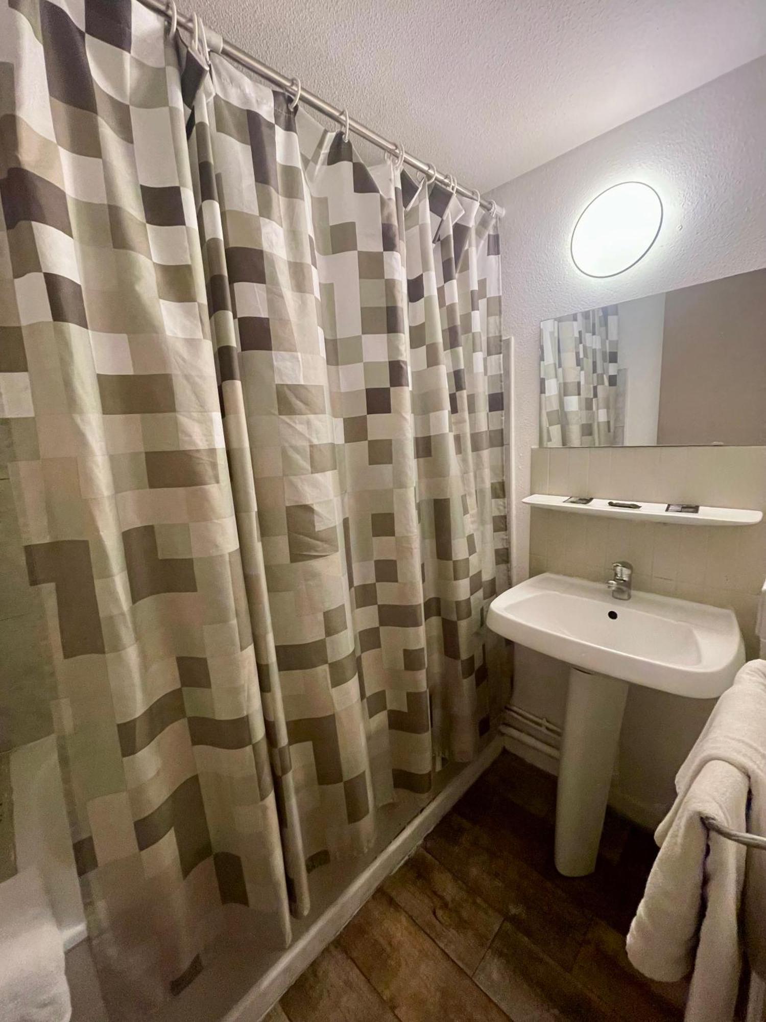 Hotel Alexander Перпинян Екстериор снимка