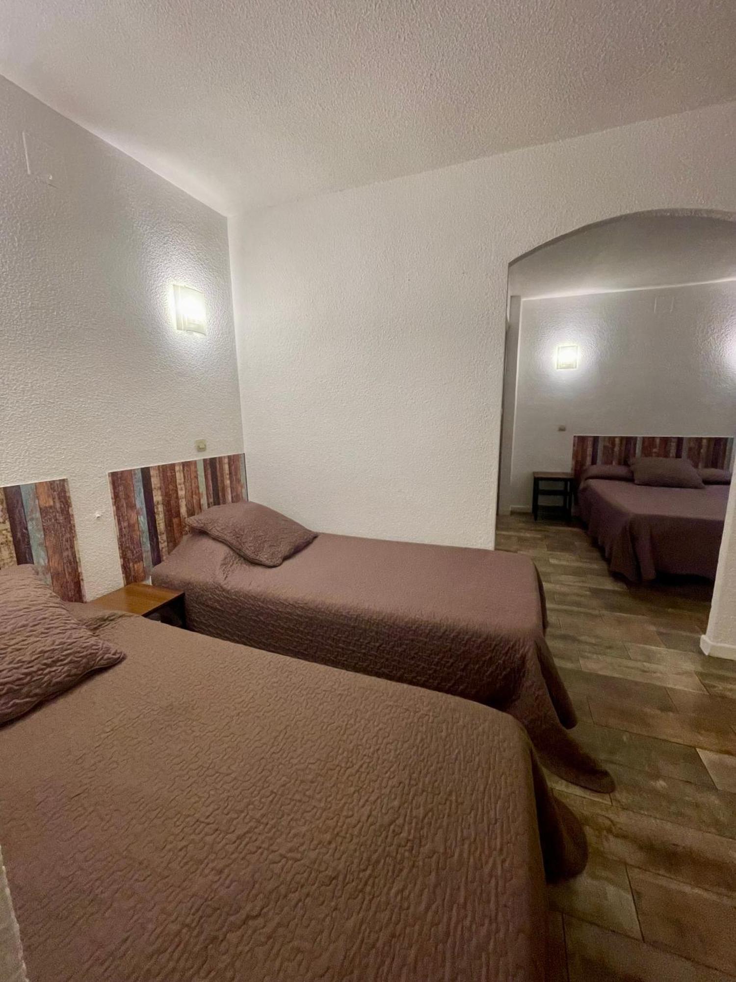Hotel Alexander Перпинян Екстериор снимка