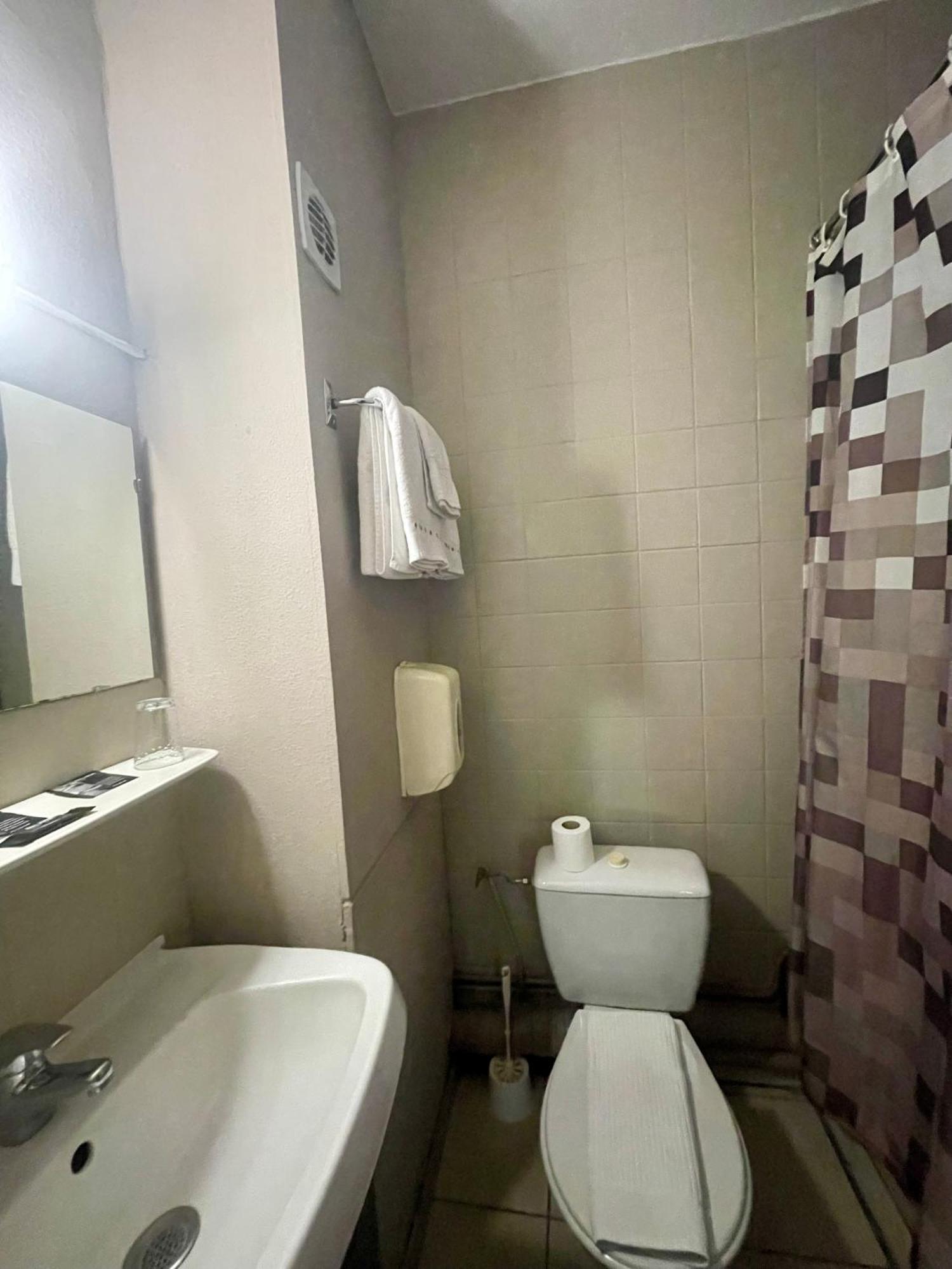 Hotel Alexander Перпинян Екстериор снимка