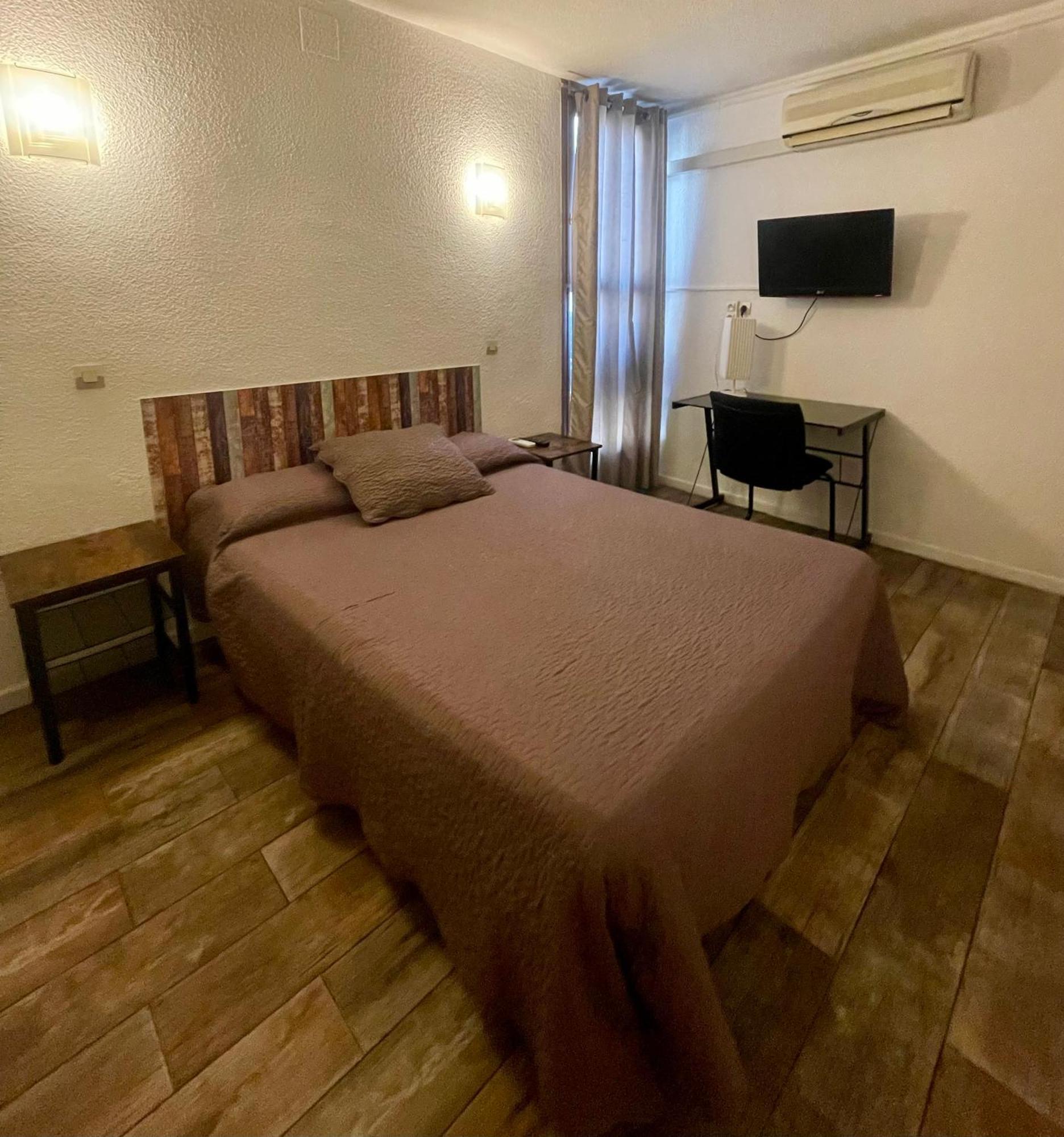 Hotel Alexander Перпинян Екстериор снимка