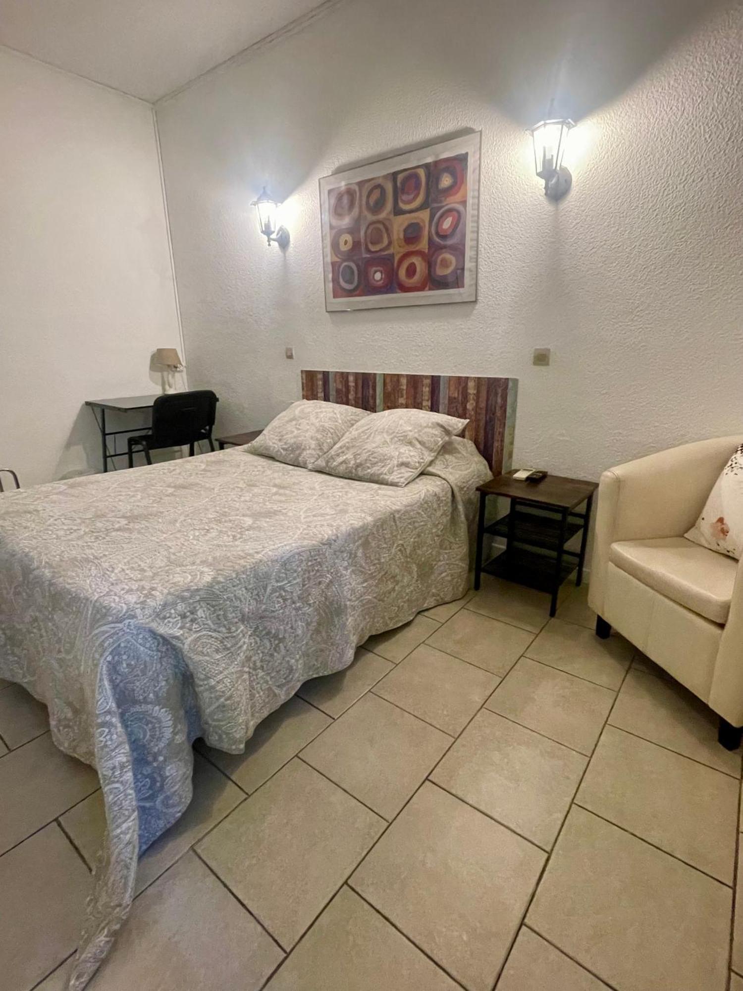 Hotel Alexander Перпинян Екстериор снимка